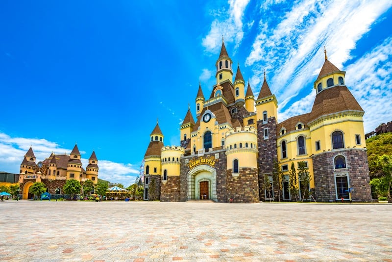 Hoà mình vào thế giới sắc màu VinWonders 